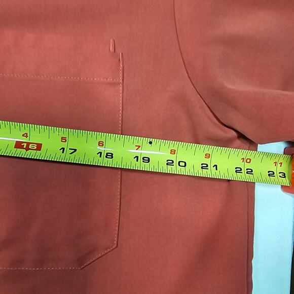 FIGS Leon Three-Pocket Scrub Top in Terracotta Men's Size L - Picture 8 of 9